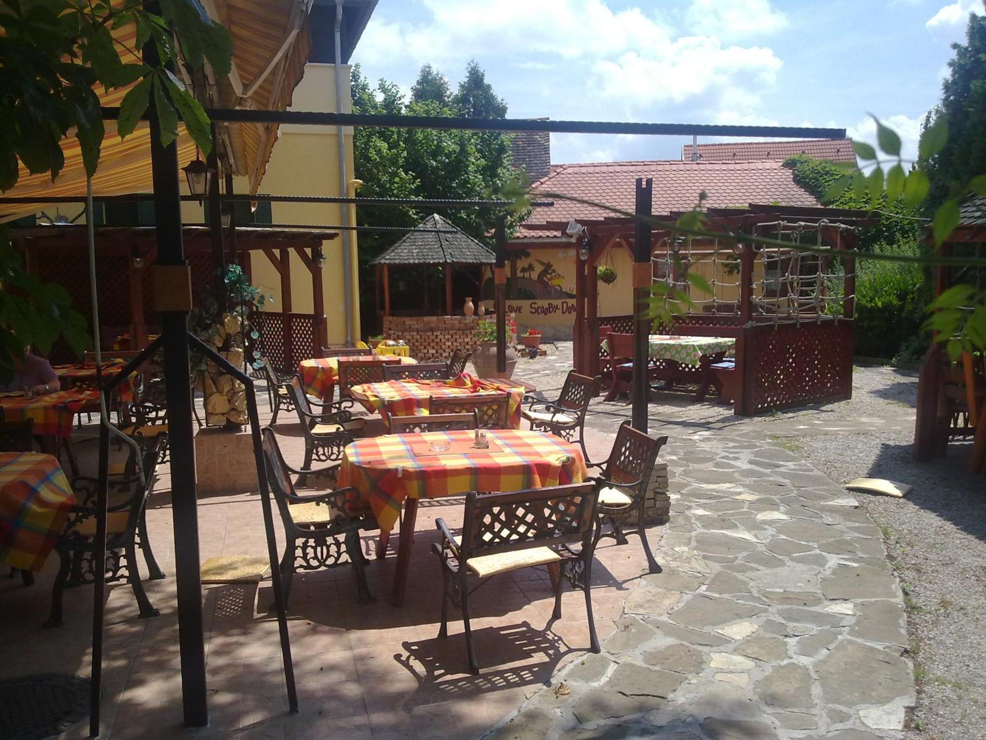 Vadasz Panzio Es Etterem Szombathely Exteriér fotografie