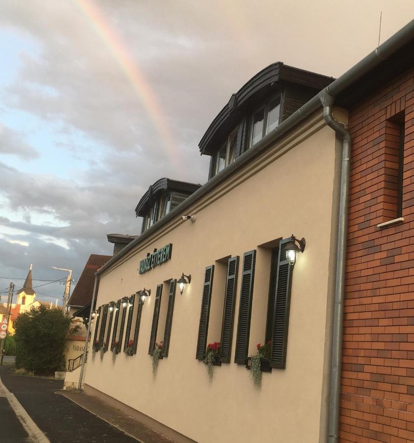 Vadasz Panzio Es Etterem Szombathely Exteriér fotografie